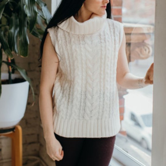 NWT - 525 America Sleeveless Cowl Neck Sweater Vest Size L - Picture 1 of 4